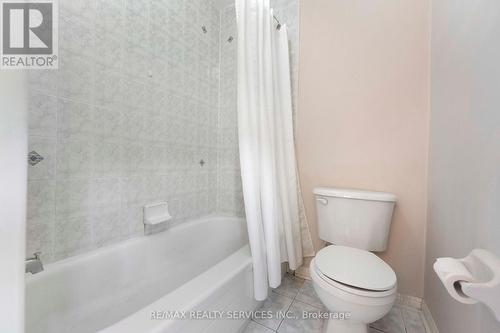 3696 Waterfall Crescent, Mississauga, ON - Indoor Photo Showing Bathroom