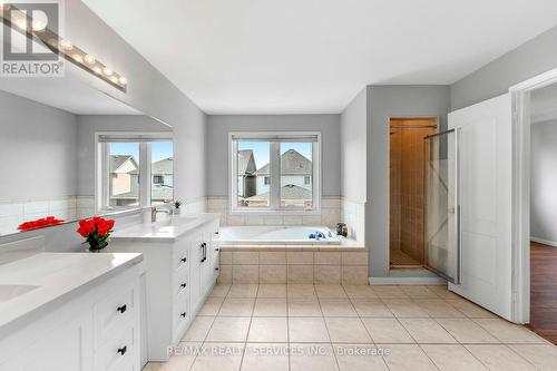 3696 Waterfall Crescent, Mississauga, ON - Indoor Photo Showing Bathroom
