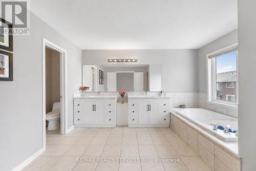 3696 Waterfall Crescent, Mississauga, ON - Indoor Photo Showing Bathroom