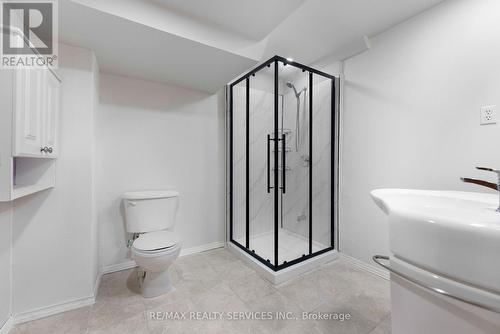 3696 Waterfall Crescent, Mississauga, ON - Indoor Photo Showing Bathroom