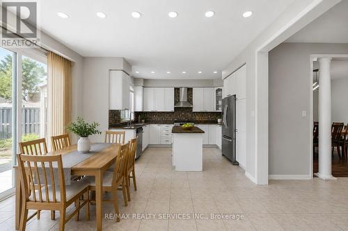 3696 Waterfall Crescent, Mississauga, ON - Indoor Photo Showing Dining Room