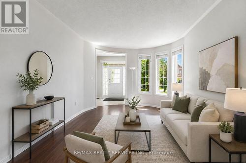 3696 Waterfall Crescent, Mississauga, ON - Indoor Photo Showing Living Room