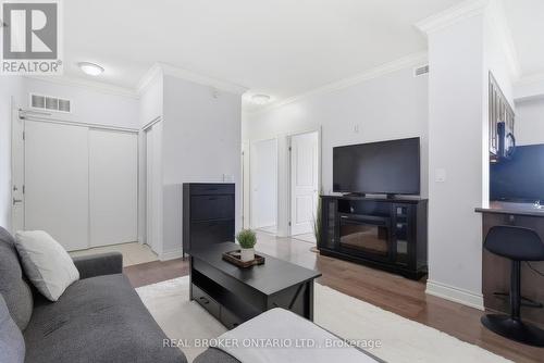 414 - 1440 Gordon Street, Guelph, ON - Indoor Photo Showing Living Room