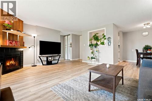416 425 115Th Street E, Saskatoon, SK - Indoor Photo Showing Living Room With Fireplace