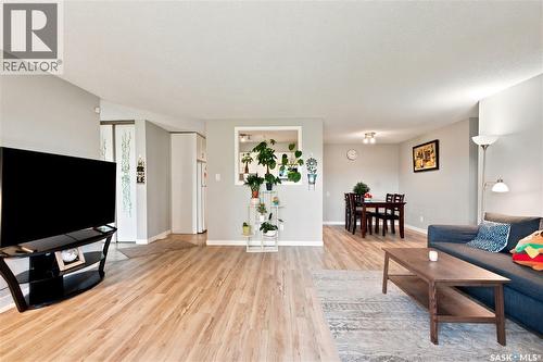 416 425 115Th Street E, Saskatoon, SK - Indoor Photo Showing Living Room