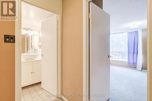 401 - 3077 Weston Road, Toronto, ON - Indoor