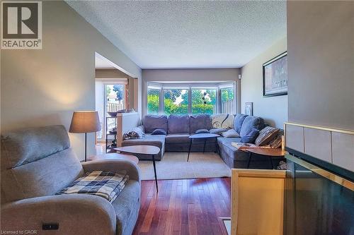 502 Barton Street Unit# 50, Stoney Creek, ON - Indoor Photo Showing Living Room