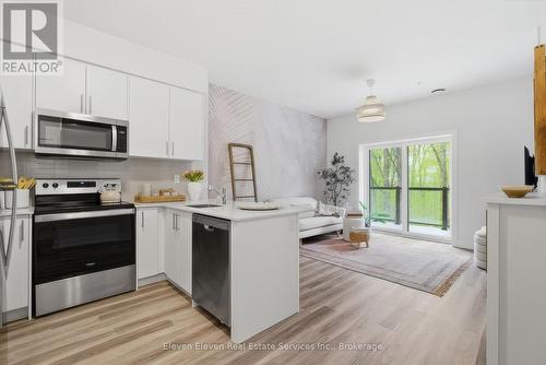 422 - 1100 Lackner Place, Kitchener, ON - Indoor Photo Showing Kitchen