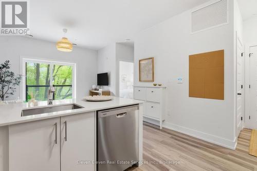422 - 1100 Lackner Place, Kitchener, ON - Indoor Photo Showing Kitchen