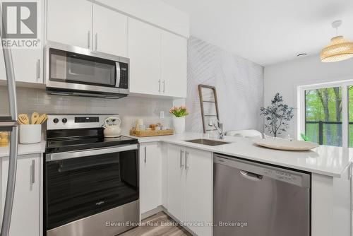 422 - 1100 Lackner Place, Kitchener, ON - Indoor Photo Showing Kitchen With Stainless Steel Kitchen With Upgraded Kitchen