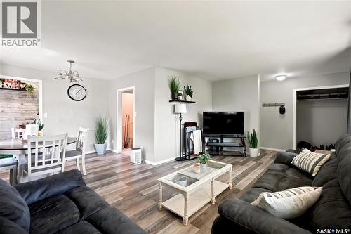 2816 Queen Street, Regina, SK - Indoor Photo Showing Living Room