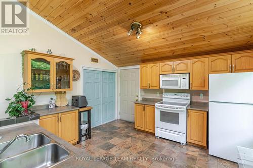 1271 Ramsay Con 3A Road, Mississippi Mills, ON - Indoor Photo Showing Kitchen With Double Sink