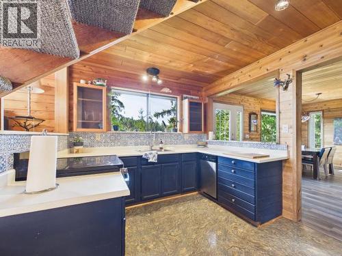 9951 Finn Bay Rd, Powell River, BC - Indoor