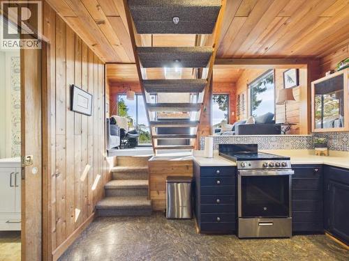 9951 Finn Bay Rd, Powell River, BC - Indoor