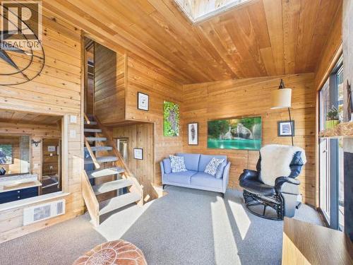 9951 Finn Bay Rd, Powell River, BC - Indoor