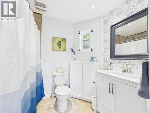 9951 Finn Bay Rd, Powell River, BC - Indoor Photo Showing Bathroom