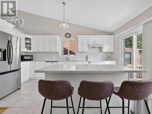 828 Foss Road, Pelham (Fenwick), ON - Indoor Photo Showing Kitchen