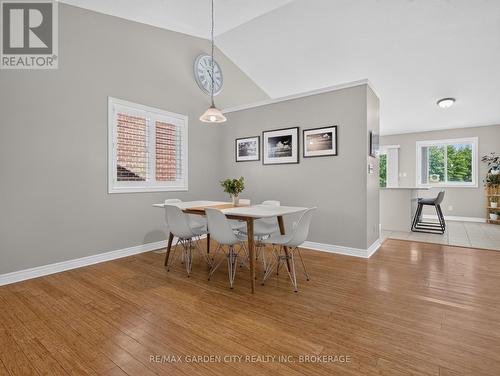 828 Foss Road, Pelham (Fenwick), ON - Indoor Photo Showing Dining Room