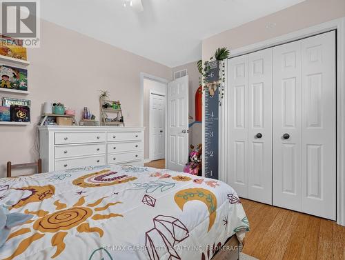 828 Foss Road, Pelham (Fenwick), ON - Indoor Photo Showing Bedroom