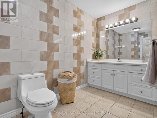 828 Foss Road, Pelham (Fenwick), ON - Indoor Photo Showing Bathroom
