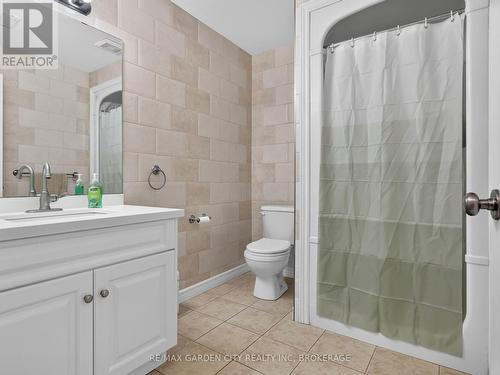 828 Foss Road, Pelham (Fenwick), ON - Indoor Photo Showing Bathroom
