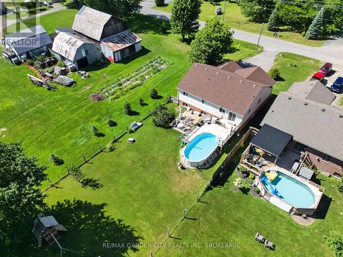 828 Foss Road, Pelham (Fenwick), ON - Outdoor With Above Ground Pool With View