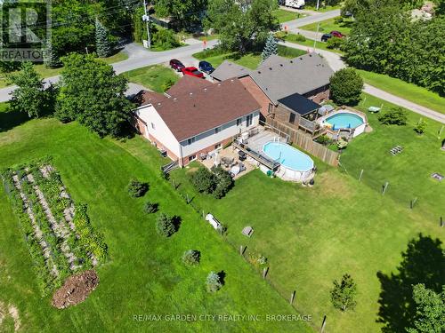 828 Foss Road, Pelham (Fenwick), ON - Outdoor With Above Ground Pool With View