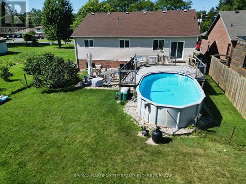 828 Foss Road, Pelham (Fenwick), ON - Outdoor With Above Ground Pool With Deck Patio Veranda
