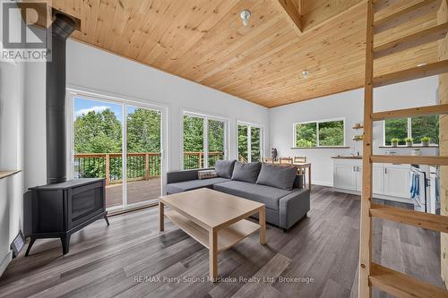 39 Fire Route 200, Mckellar, ON - Indoor Photo Showing Living Room