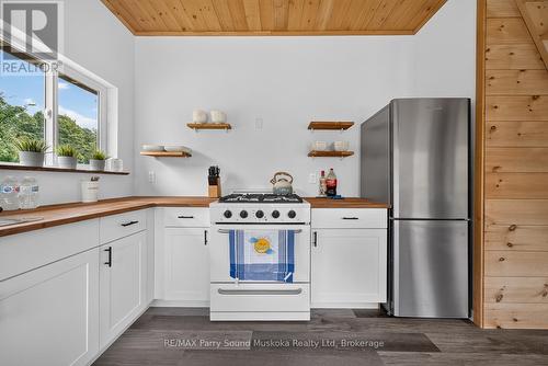 39 Fire Route 200, Mckellar, ON - Indoor Photo Showing Kitchen