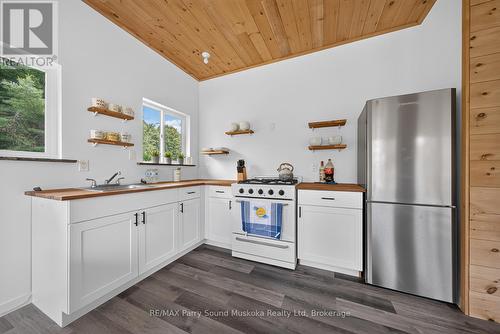 39 Fire Route 200, Mckellar, ON - Indoor Photo Showing Kitchen