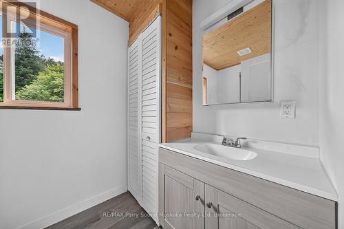 39 Fire Route 200, Mckellar, ON - Indoor Photo Showing Bathroom