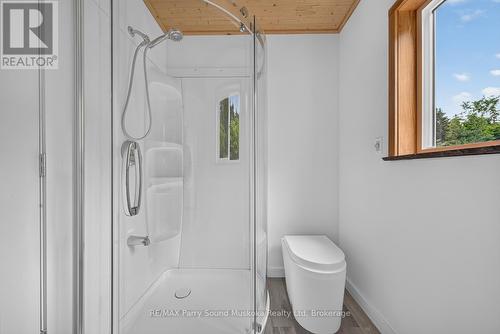 39 Fire Route 200, Mckellar, ON - Indoor Photo Showing Bathroom