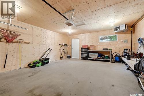 2273 Cameron Street, Regina, SK - Indoor Photo Showing Garage