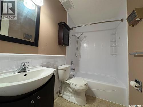 18 26 Shaw Street, Regina, SK - Indoor Photo Showing Bathroom