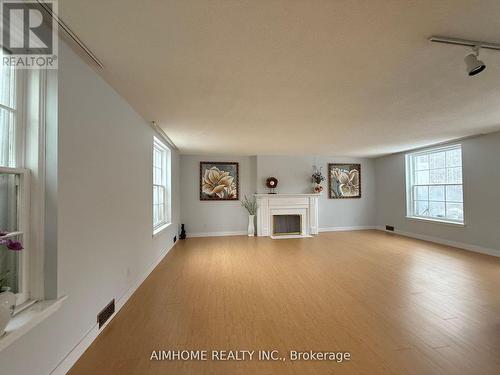 338 Steeles Avenue E, Markham, ON - Indoor