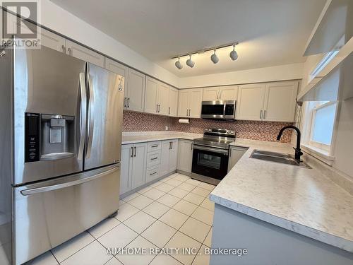 338 Steeles Avenue E, Markham, ON - Indoor Photo Showing Kitchen With Double Sink