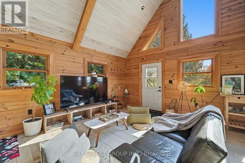 50 River Bend Drive, Kawartha Lakes, ON - Indoor Photo Showing Living Room