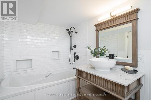 728454 21St Side Road, Blue Mountains, ON - Indoor Photo Showing Bathroom
