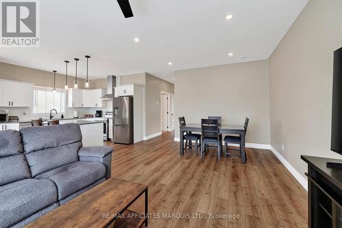 5401 Woodlands Road, South Stormont, ON - Indoor Photo Showing Living Room