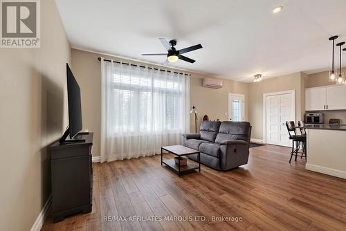 5401 Woodlands Road, South Stormont, ON - Indoor Photo Showing Living Room