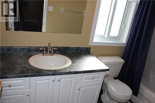 184 Northampton Crescent Unit# B, Waterloo, ON - Indoor Photo Showing Bathroom