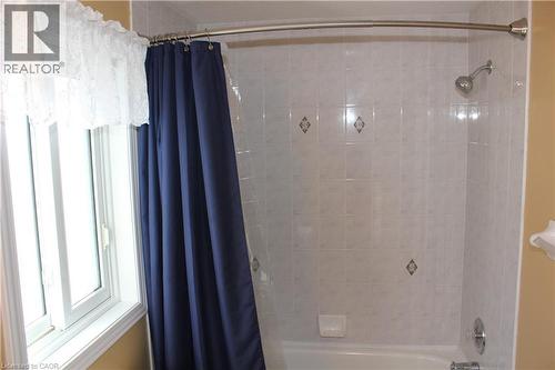 184 Northampton Crescent Unit# B, Waterloo, ON - Indoor Photo Showing Bathroom