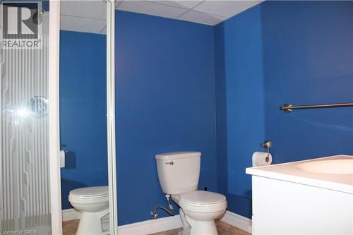 184 Northampton Crescent Unit# B, Waterloo, ON - Indoor Photo Showing Bathroom