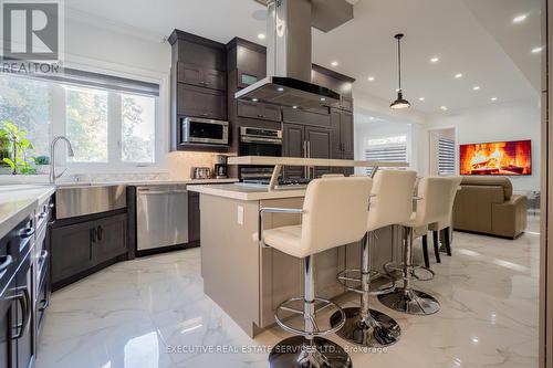 1138 Garden Road, Mississauga, ON - Indoor Photo Showing Kitchen With Upgraded Kitchen