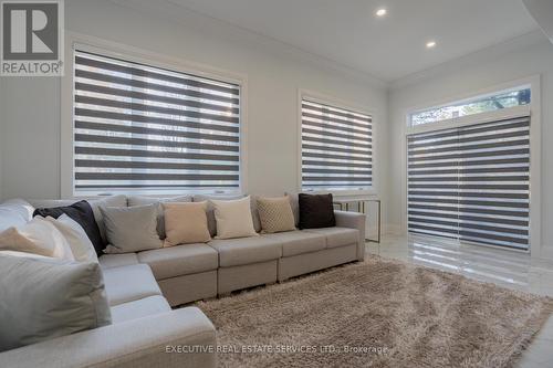 1138 Garden Road, Mississauga, ON - Indoor Photo Showing Living Room