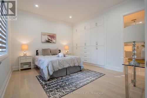 1138 Garden Road, Mississauga, ON - Indoor Photo Showing Bedroom