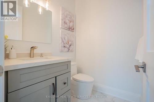 1138 Garden Road, Mississauga, ON - Indoor Photo Showing Bathroom