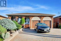 5 BYWORTH BOULEVARD Toronto, ON M9R 1W7