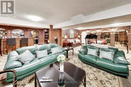 5 Byworth Boulevard, Toronto, ON - Indoor Photo Showing Living Room